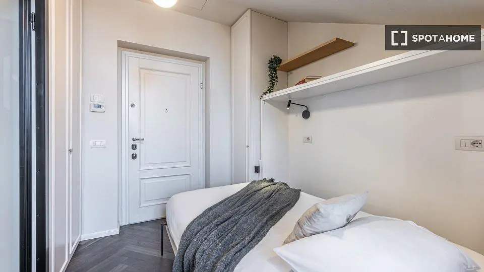 Schlafzimmer; holzboden, tageslicht