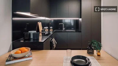 Küche; küchengeräte, holzboden, renoviert, tageslicht, moderner stil