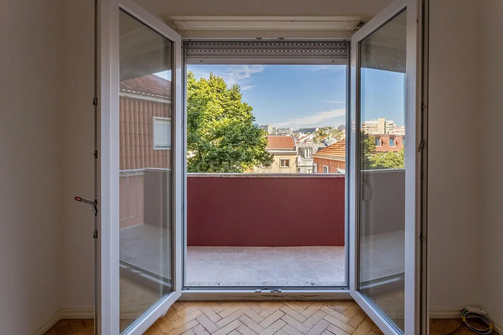 Balkon; blick, tageslicht, holzboden