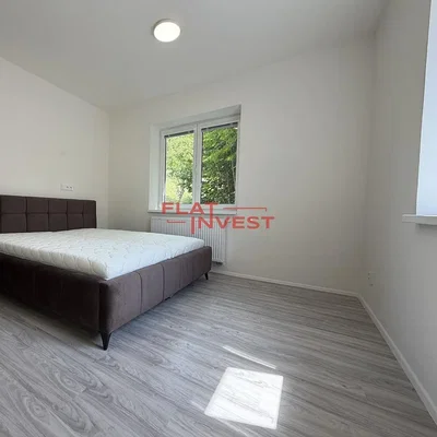Schlafzimmer; tageslicht, holzboden