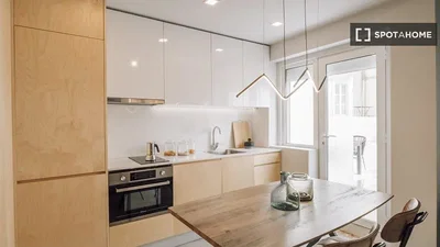 Küche; küchengeräte, tageslicht, moderner stil, holzboden