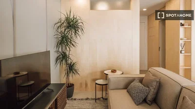 Wohnzimmer; tageslicht, moderner stil, holzboden