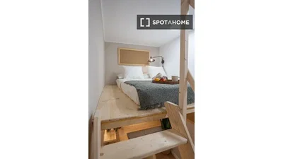 Schlafzimmer; holzboden, tageslicht