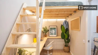 Schlafzimmer; holzbalken, tageslicht, moderner stil