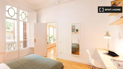 Schlafzimmer; tageslicht, holzboden
