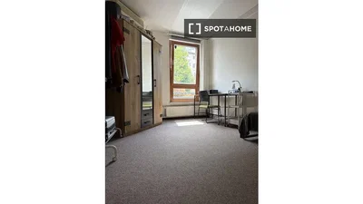 Schlafzimmer; tageslicht, holzboden
