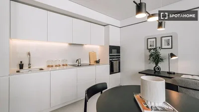Küche; küchengeräte, tageslicht, moderner stil