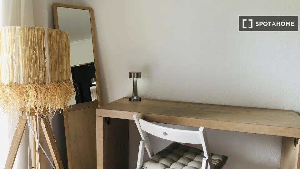 Kammer; moderner stil, holzboden