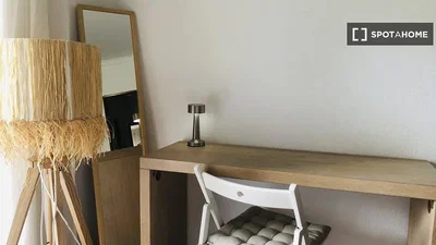 Câmara; estilo moderno, chão de madeira