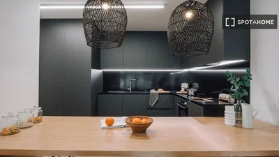 Küche; küchengeräte, tageslicht, moderner stil