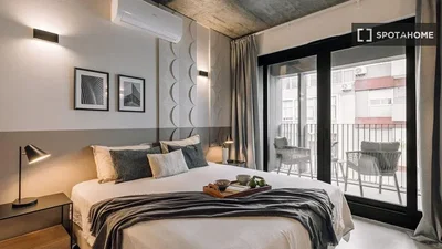 Schlafzimmer; moderner stil, holzboden, tageslicht