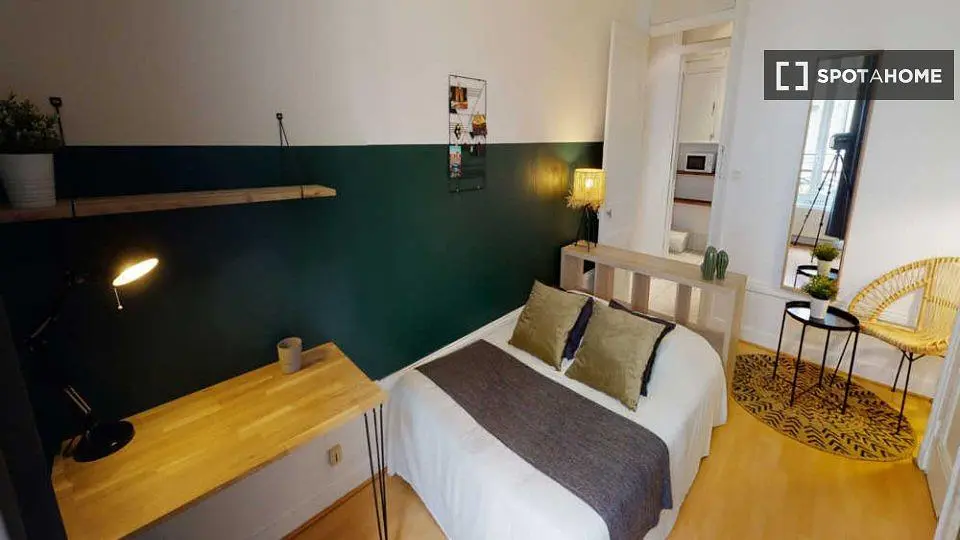 Bedroom; natural light, modern style