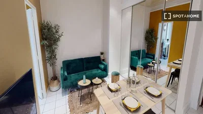 Living room; modern style, wood floor, natural light