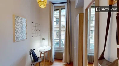 Schlafzimmer; tageslicht, holzboden