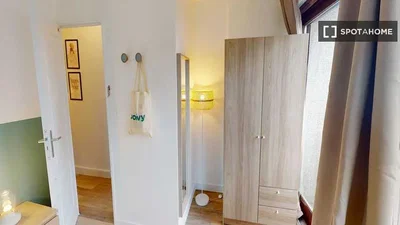 Schlafzimmer; holzboden, tageslicht, moderner stil