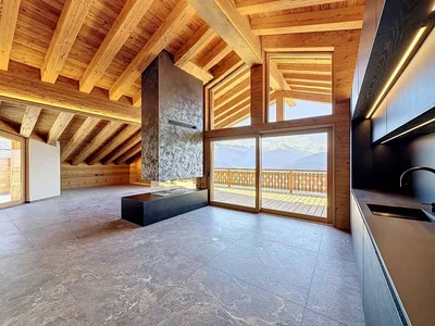 Wohnzimmer; holzbalken, kamin, blick, tageslicht, holzboden