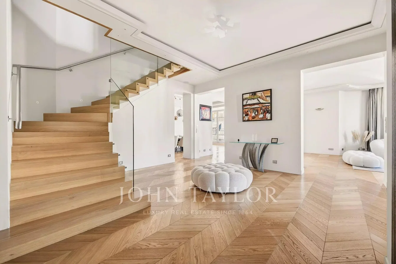 Wohnzimmer; holzboden, tageslicht, moderner stil