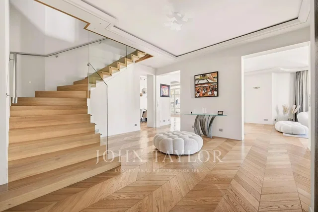 Wohnzimmer; holzboden, tageslicht, moderner stil