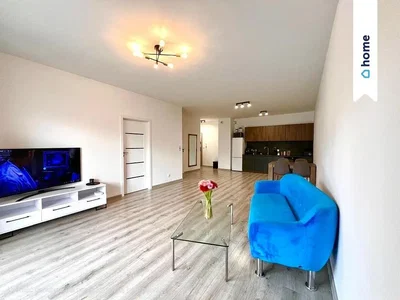 Salon; lumière naturelle, parquet, style moderne