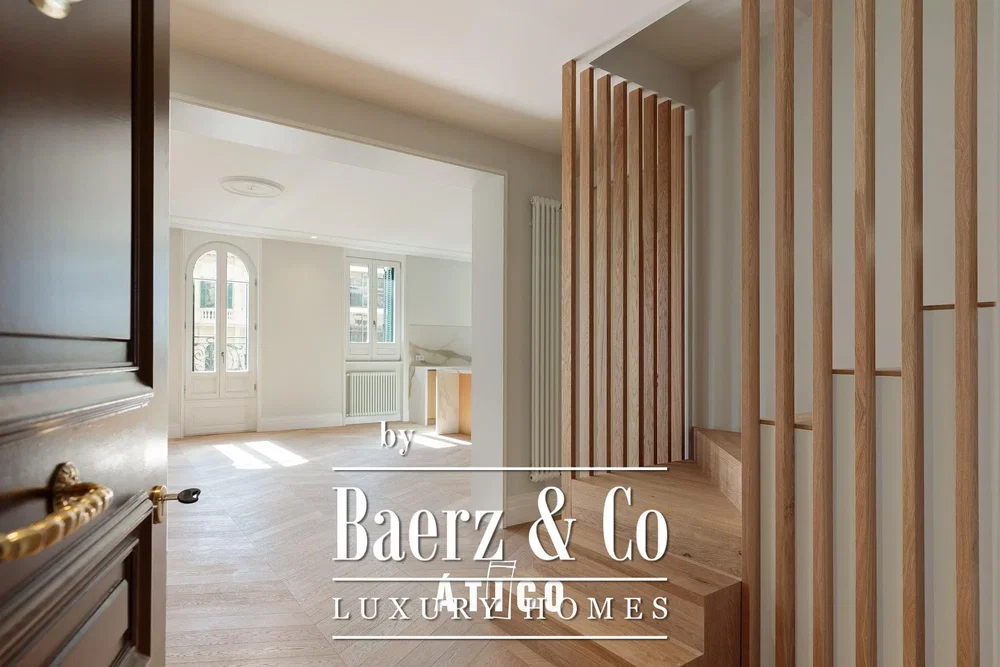 Otro; suelo de madera, luz natural, estilo moderno