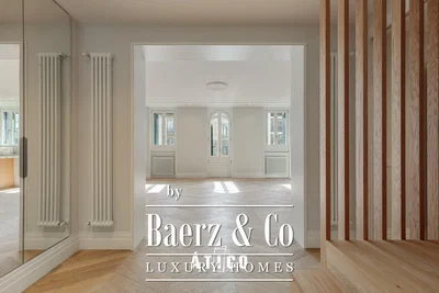Otro; suelo de madera, luz natural, estilo moderno