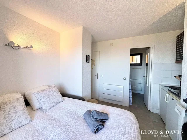 Chambre; lumière naturelle, carrelage