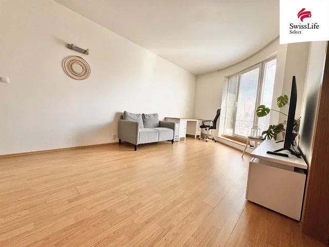 Salon; parquet, lumière naturelle, style moderne