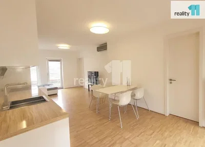 Cuisine; électroménager, lumière naturelle, parquet