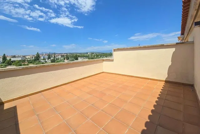 Terraço; chão de azulejo, vista, luz natural
