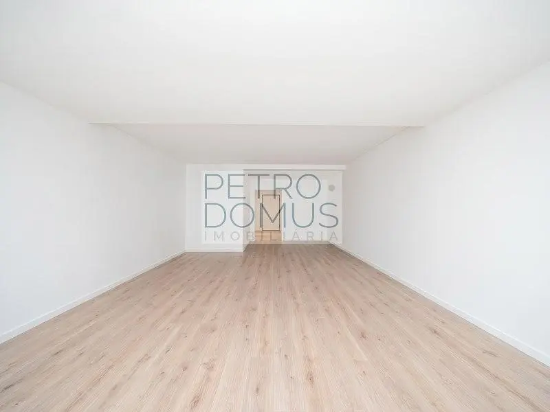 Autre; parquet, lumière naturelle