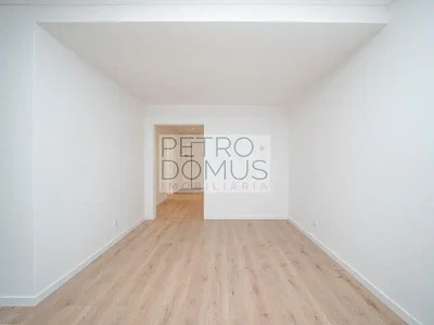 Salon; parquet, lumière naturelle