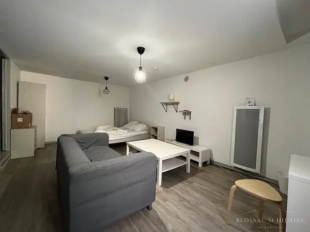 Salón; luz natural, suelo de madera