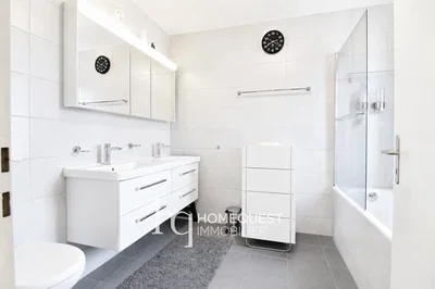 Bathroom; tile floor, natural light