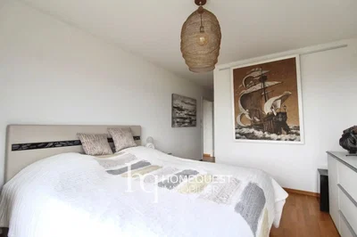 Bedroom; natural light, modern style