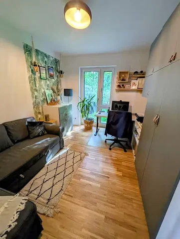 Wohnzimmer; holzboden, tageslicht