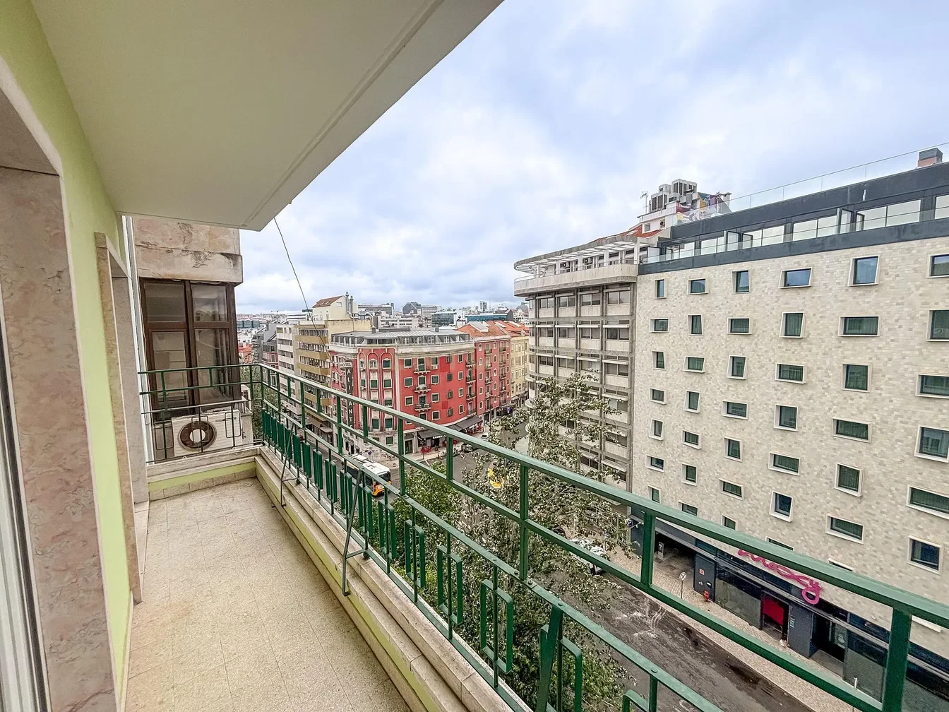 Balkon; razgled, naravna svetloba