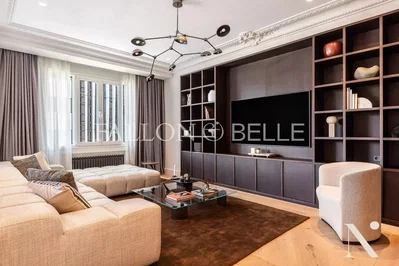 Wohnzimmer; holzboden, tageslicht, moderner stil