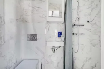 Badezimmer; fliesenboden, renoviert, tageslicht