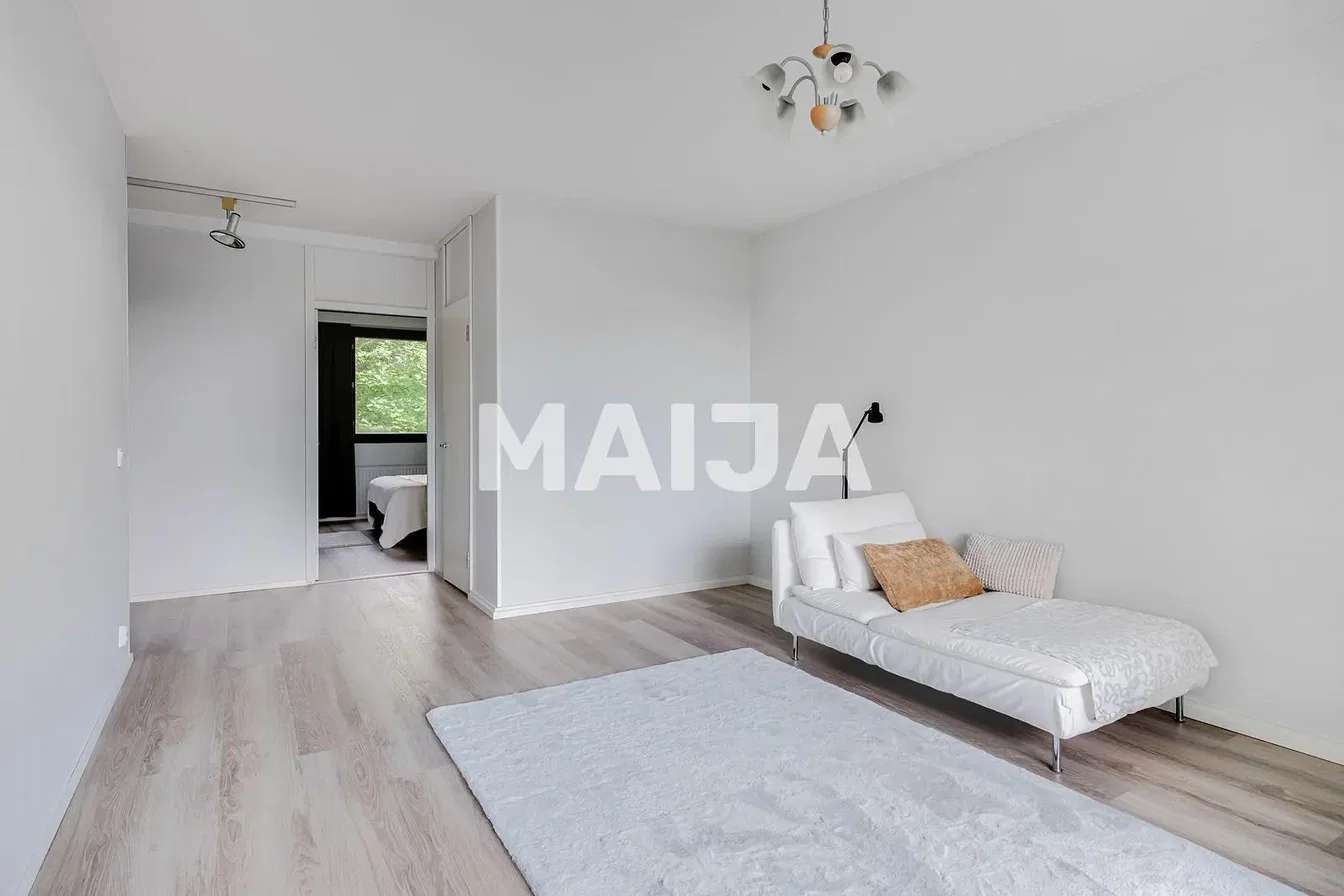 Woonkamer; natuurlijk licht, houten vloer