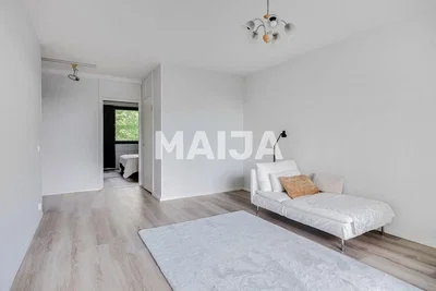 Woonkamer; natuurlijk licht, houten vloer