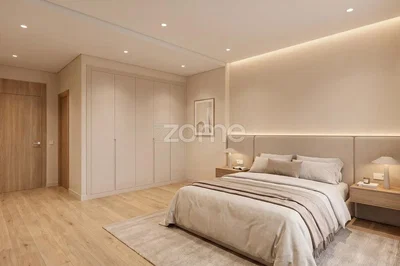 Dormitorio; suelo de madera, luz natural