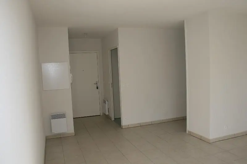 Autre; carrelage, nécessite rénovation