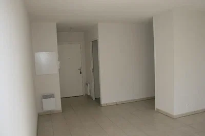 Autre; carrelage, nécessite rénovation