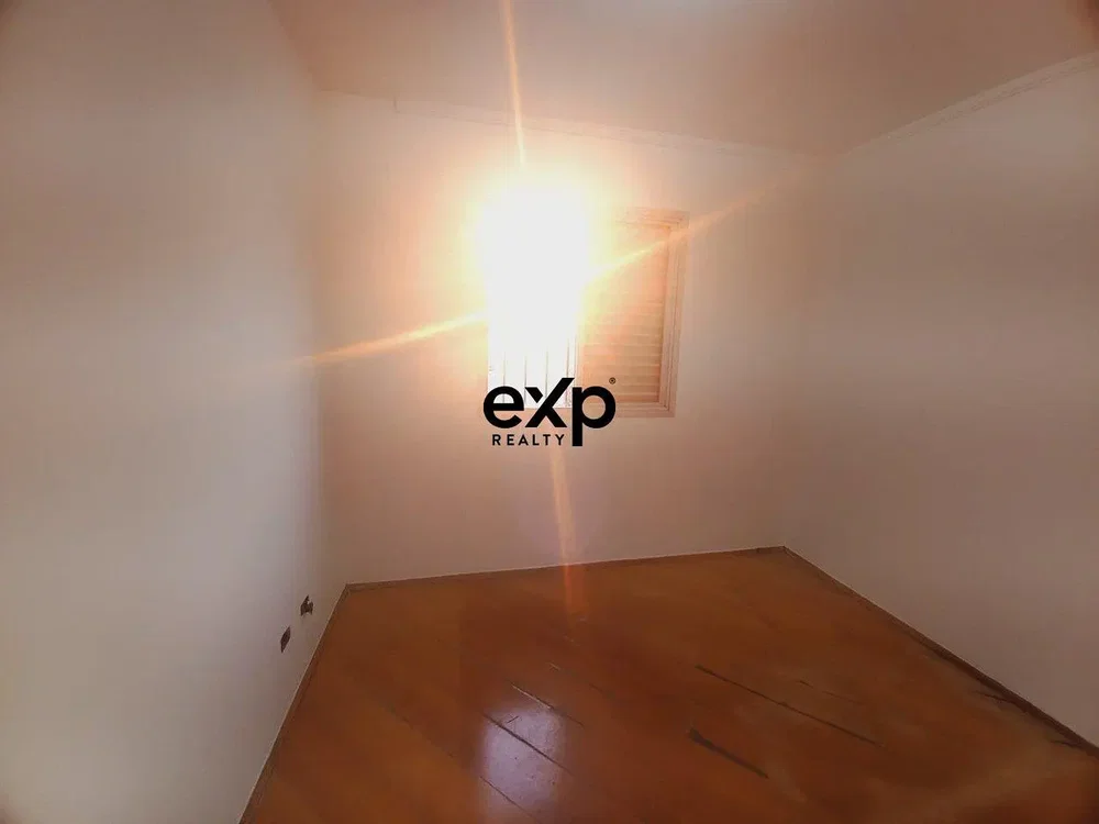 Chambre; lumière naturelle, parquet