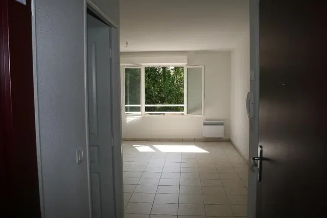 Other; tile floor, natural light