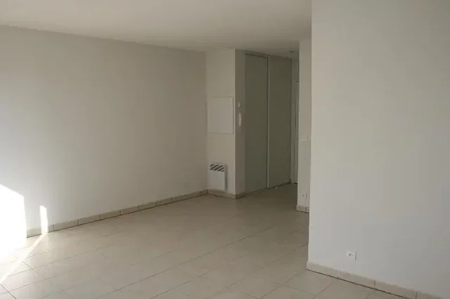 Other; tile floor, natural light