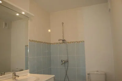 Salle de bain; carrelage, lumière naturelle