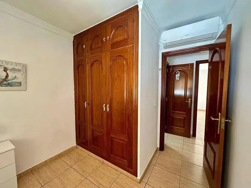 Kammer; holzboden, fliesenboden, renovierungsbedürftig