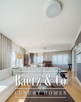 Wohnzimmer; tageslicht, holzboden, moderner stil