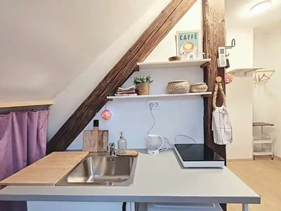 Küche; küchengeräte, holzbalken, tageslicht